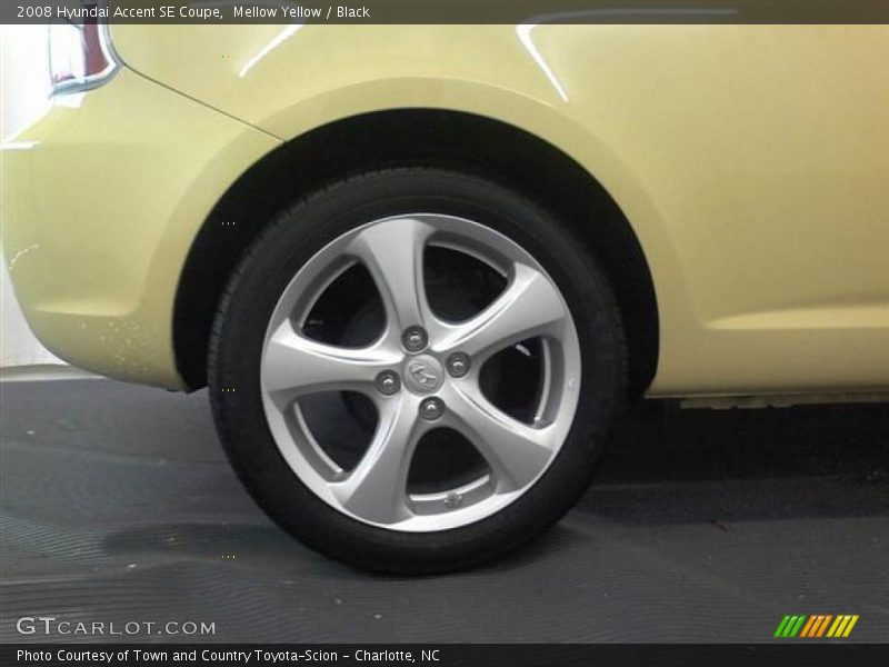 Mellow Yellow / Black 2008 Hyundai Accent SE Coupe