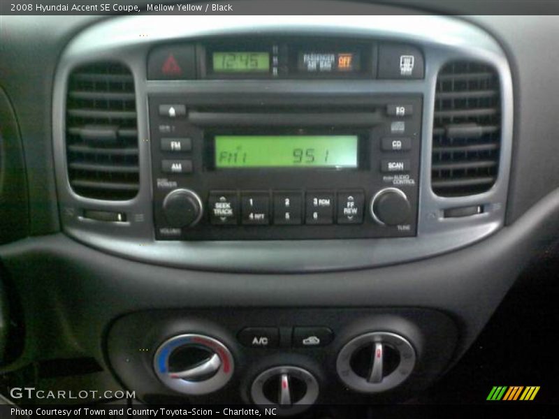 Mellow Yellow / Black 2008 Hyundai Accent SE Coupe