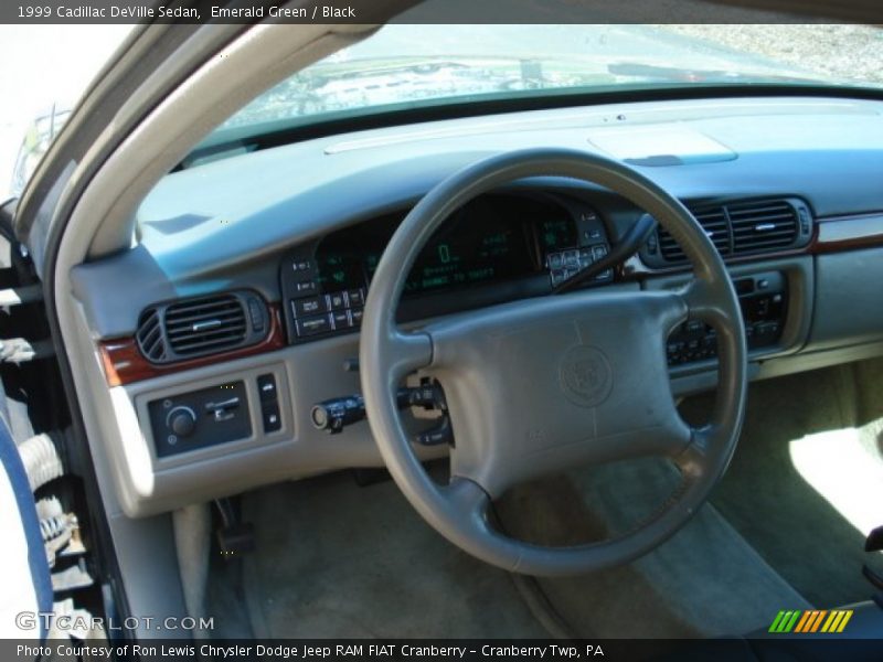 Emerald Green / Black 1999 Cadillac DeVille Sedan