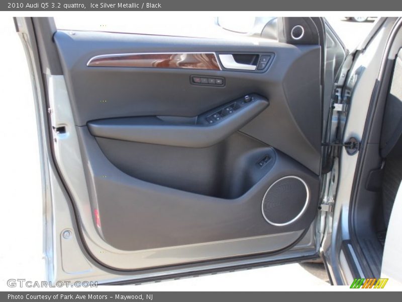 Ice Silver Metallic / Black 2010 Audi Q5 3.2 quattro