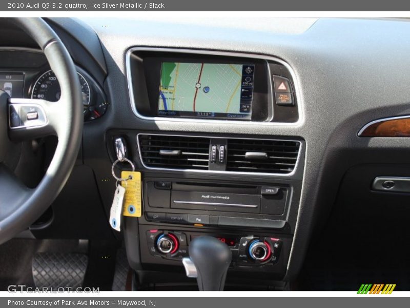 Ice Silver Metallic / Black 2010 Audi Q5 3.2 quattro
