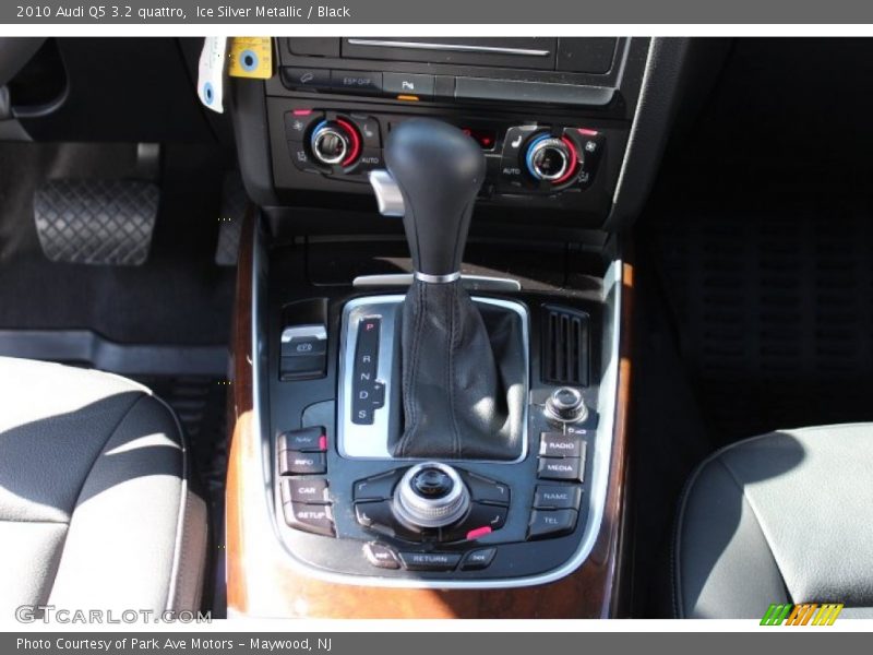 Ice Silver Metallic / Black 2010 Audi Q5 3.2 quattro