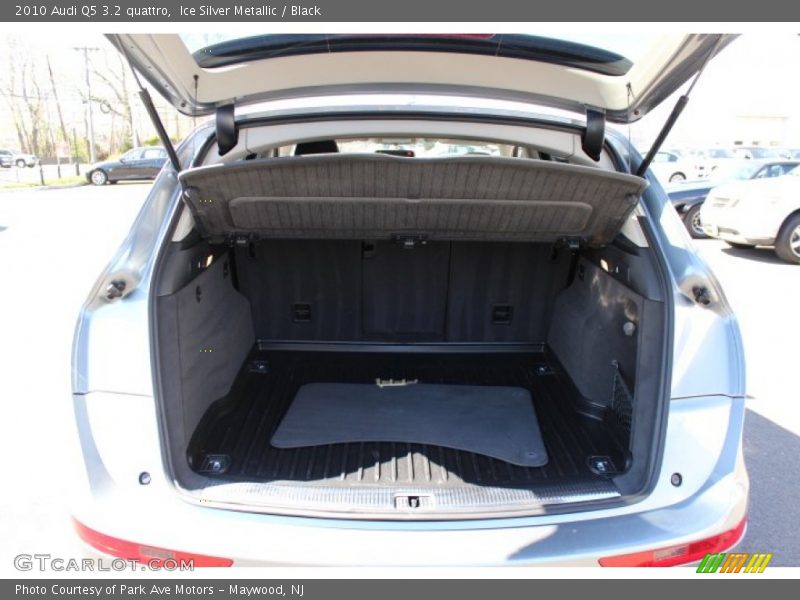 Ice Silver Metallic / Black 2010 Audi Q5 3.2 quattro