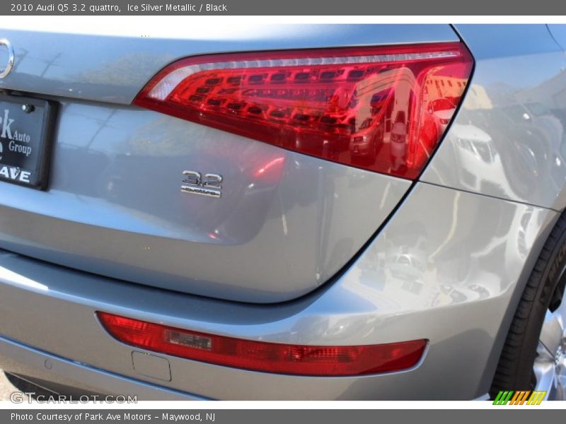 Ice Silver Metallic / Black 2010 Audi Q5 3.2 quattro