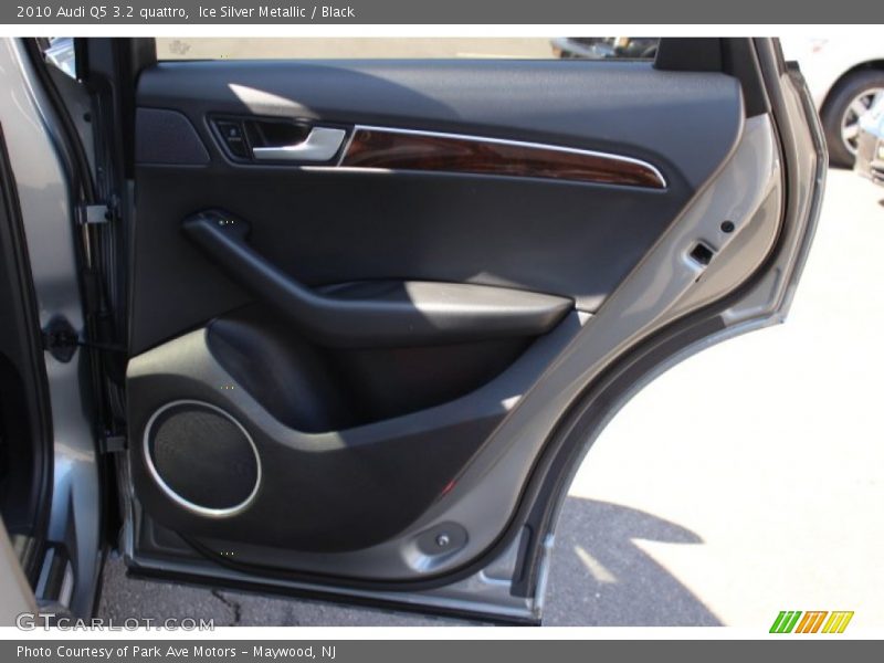 Ice Silver Metallic / Black 2010 Audi Q5 3.2 quattro
