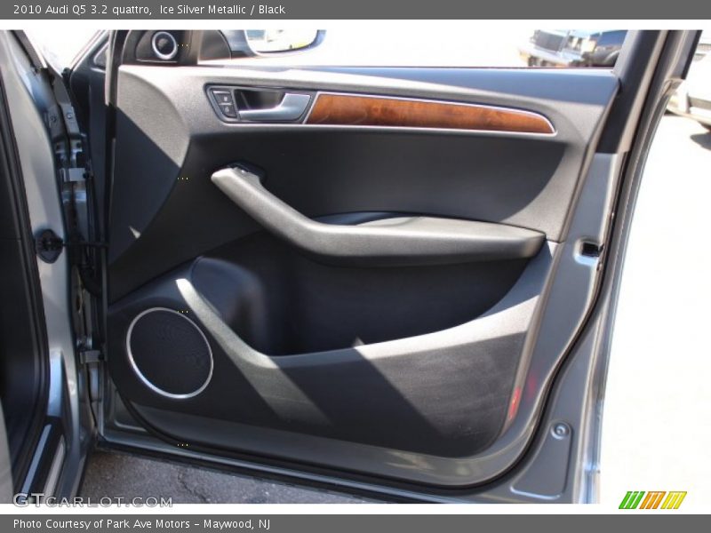 Ice Silver Metallic / Black 2010 Audi Q5 3.2 quattro