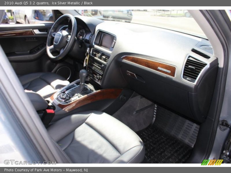 Ice Silver Metallic / Black 2010 Audi Q5 3.2 quattro
