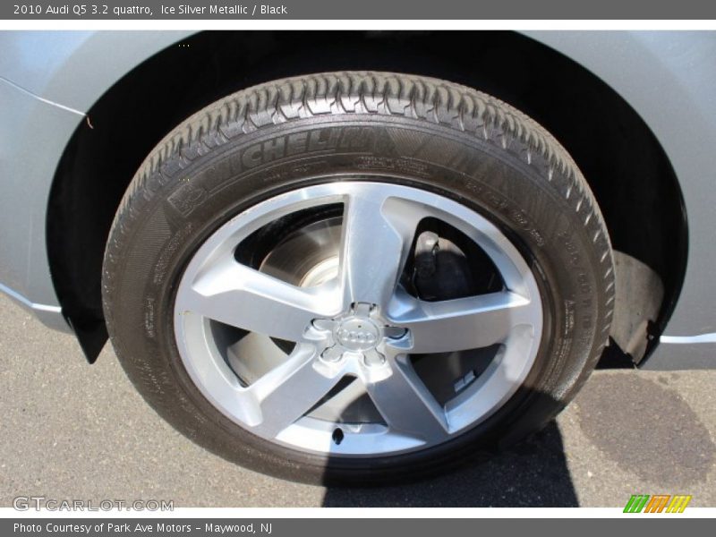 Ice Silver Metallic / Black 2010 Audi Q5 3.2 quattro