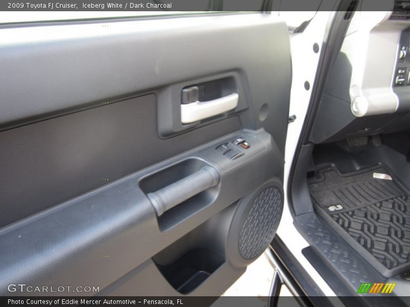 Iceberg White / Dark Charcoal 2009 Toyota FJ Cruiser