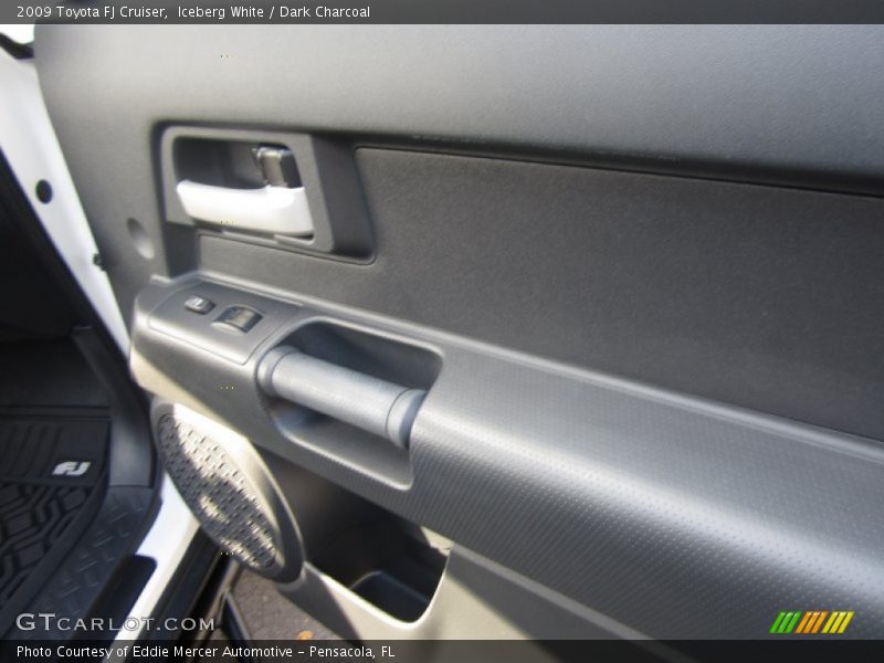 Iceberg White / Dark Charcoal 2009 Toyota FJ Cruiser