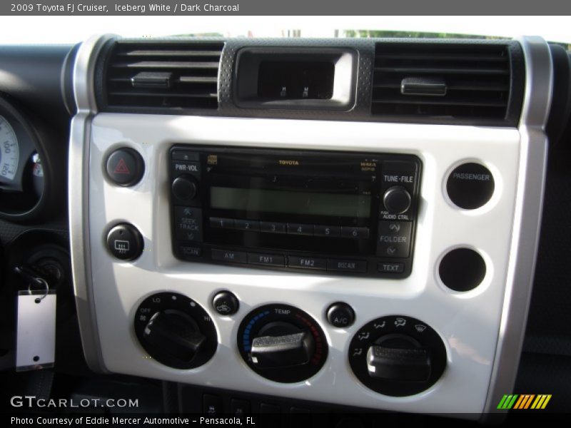 Iceberg White / Dark Charcoal 2009 Toyota FJ Cruiser