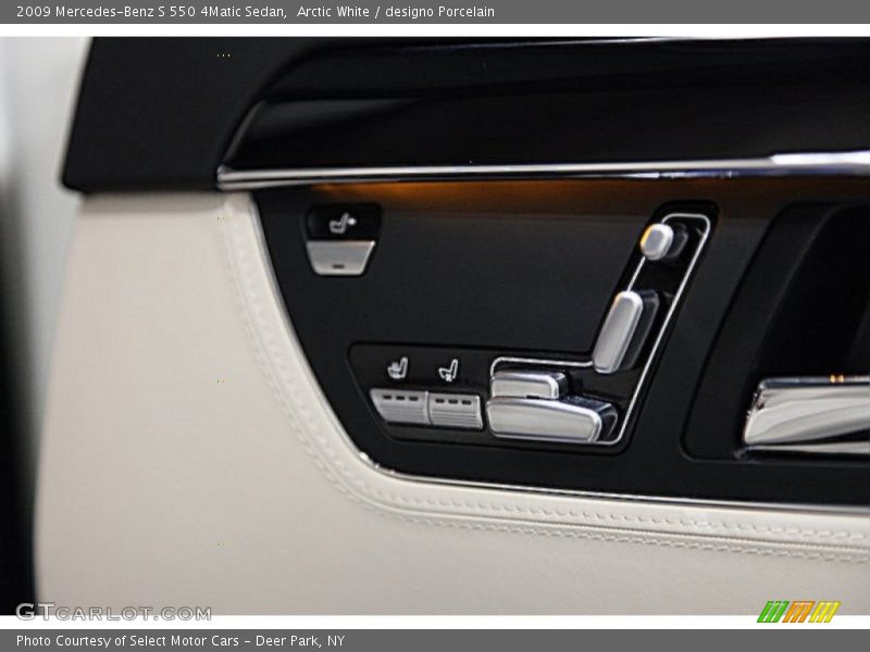 Controls of 2009 S 550 4Matic Sedan