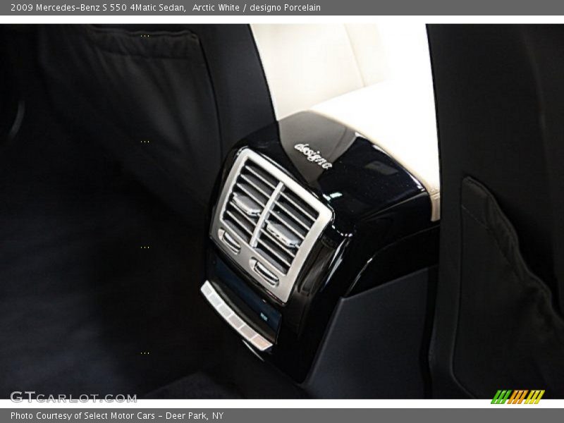 Controls of 2009 S 550 4Matic Sedan