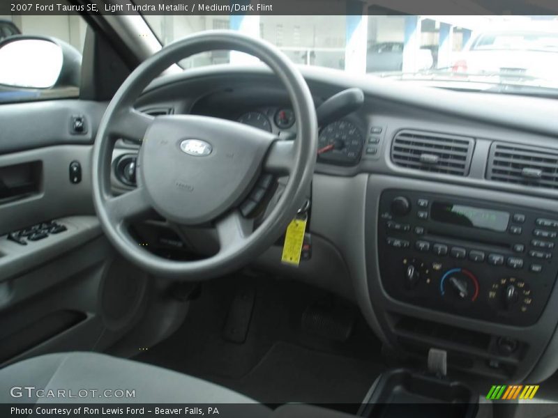 Light Tundra Metallic / Medium/Dark Flint 2007 Ford Taurus SE