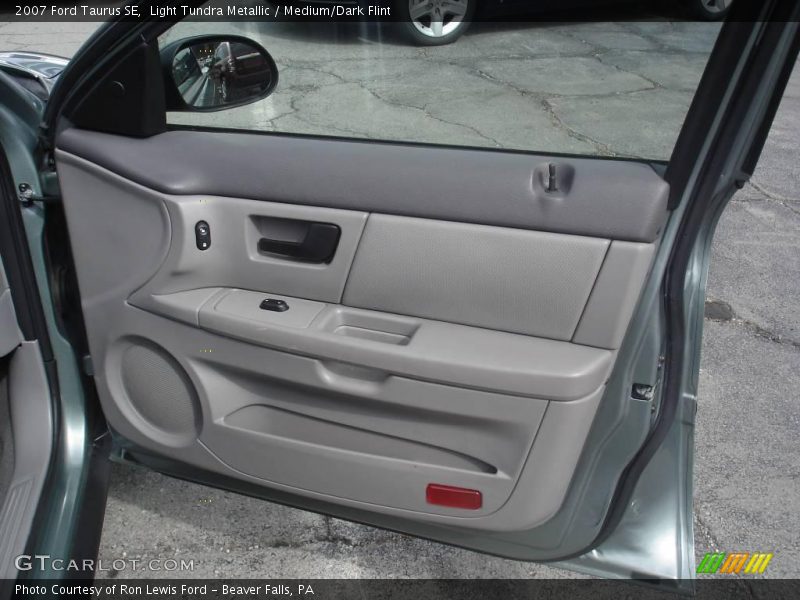 Light Tundra Metallic / Medium/Dark Flint 2007 Ford Taurus SE