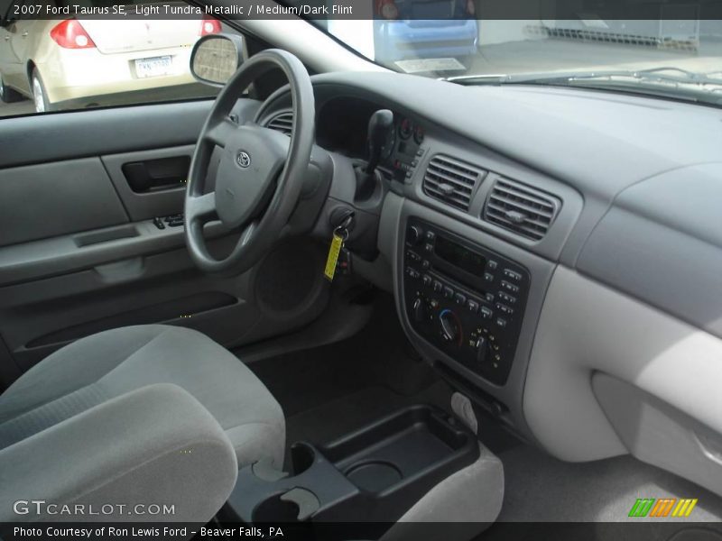 Light Tundra Metallic / Medium/Dark Flint 2007 Ford Taurus SE