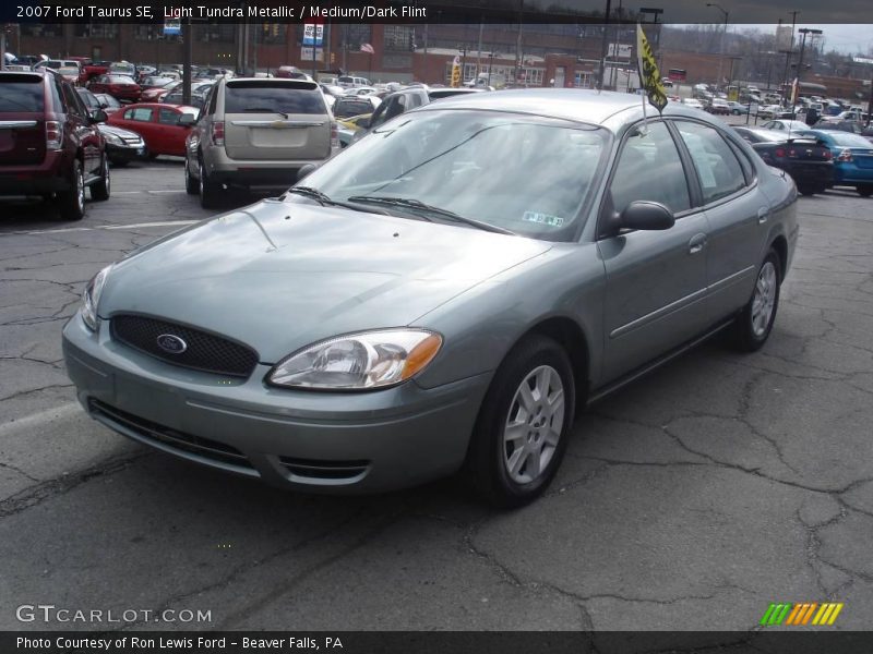 Light Tundra Metallic / Medium/Dark Flint 2007 Ford Taurus SE