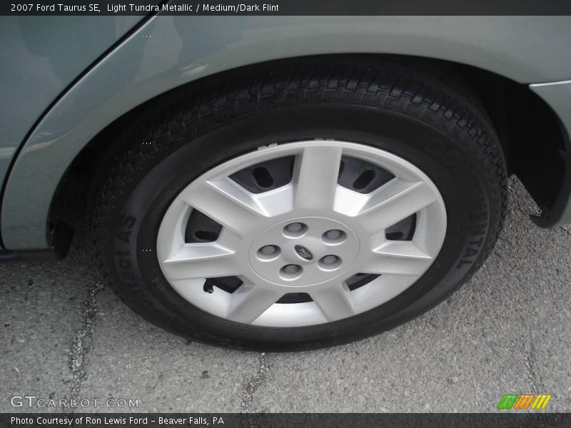 Light Tundra Metallic / Medium/Dark Flint 2007 Ford Taurus SE