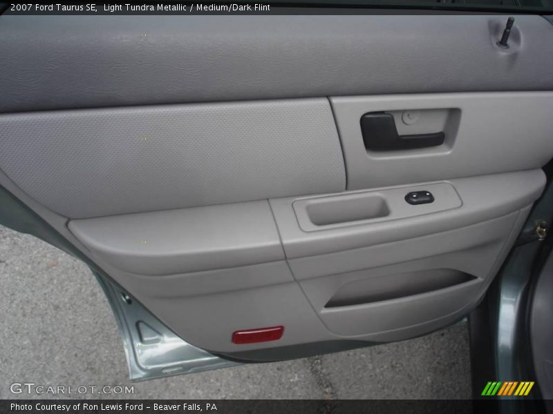 Light Tundra Metallic / Medium/Dark Flint 2007 Ford Taurus SE