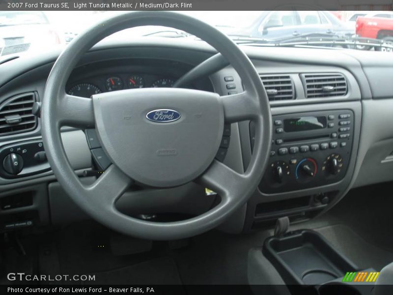 Light Tundra Metallic / Medium/Dark Flint 2007 Ford Taurus SE