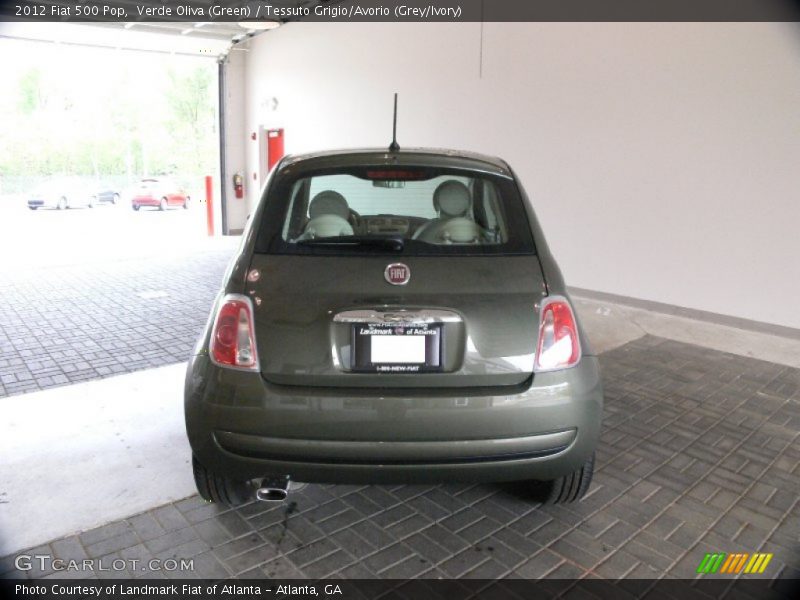 Verde Oliva (Green) / Tessuto Grigio/Avorio (Grey/Ivory) 2012 Fiat 500 Pop