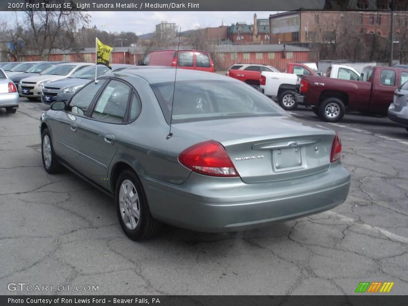 Light Tundra Metallic / Medium/Dark Flint 2007 Ford Taurus SE