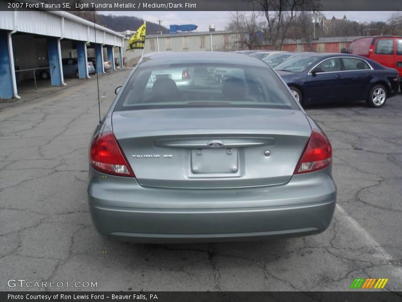 Light Tundra Metallic / Medium/Dark Flint 2007 Ford Taurus SE