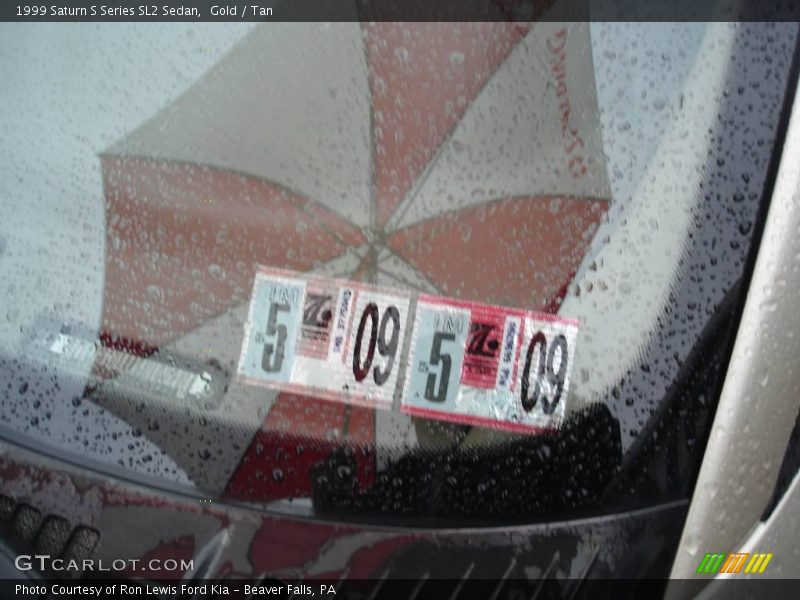 Gold / Tan 1999 Saturn S Series SL2 Sedan
