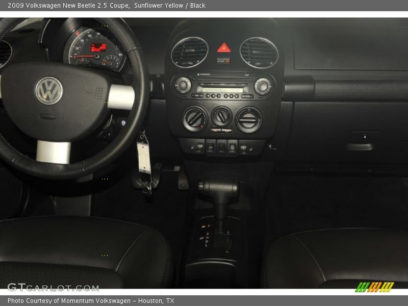 Sunflower Yellow / Black 2009 Volkswagen New Beetle 2.5 Coupe