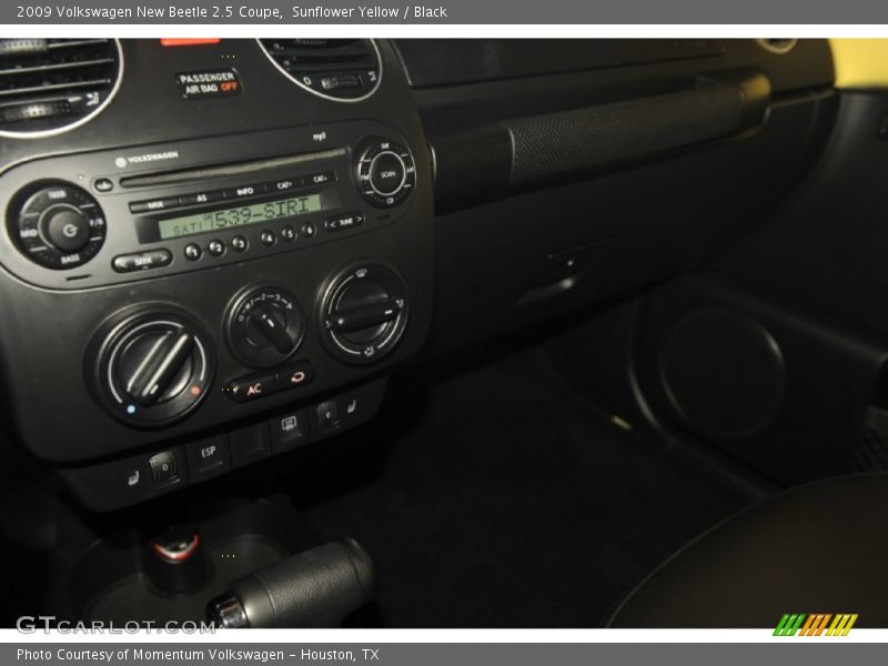 Sunflower Yellow / Black 2009 Volkswagen New Beetle 2.5 Coupe