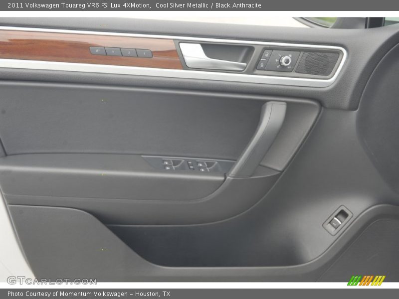 Cool Silver Metallic / Black Anthracite 2011 Volkswagen Touareg VR6 FSI Lux 4XMotion