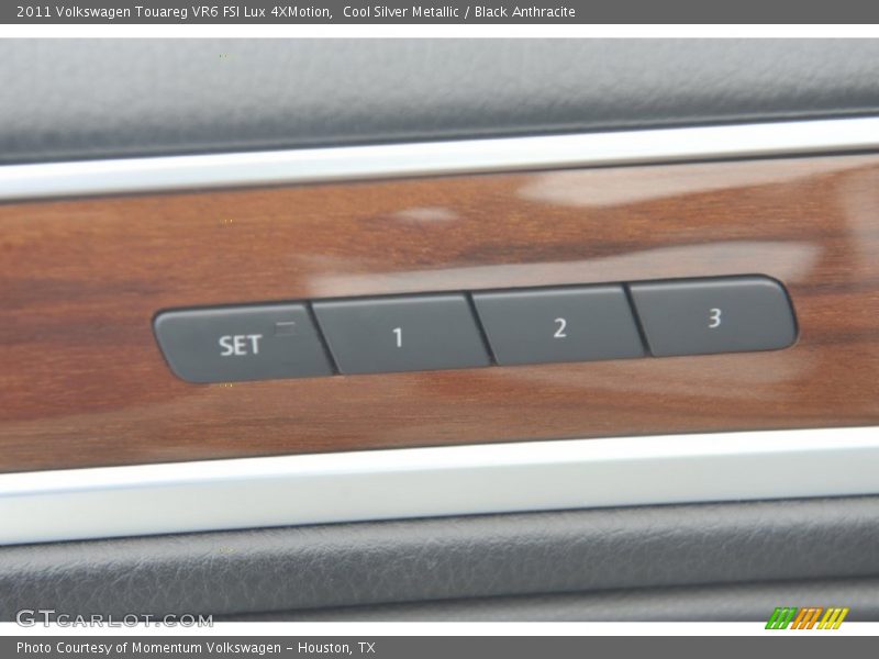 Cool Silver Metallic / Black Anthracite 2011 Volkswagen Touareg VR6 FSI Lux 4XMotion