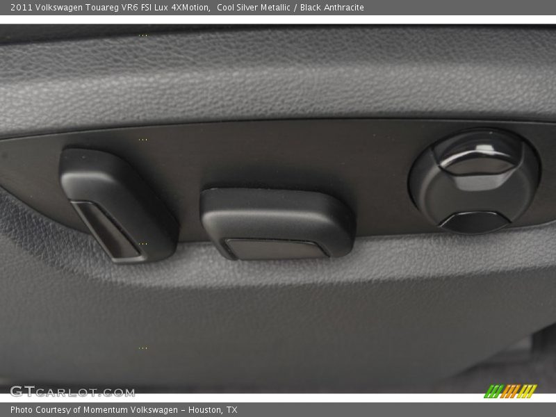 Cool Silver Metallic / Black Anthracite 2011 Volkswagen Touareg VR6 FSI Lux 4XMotion