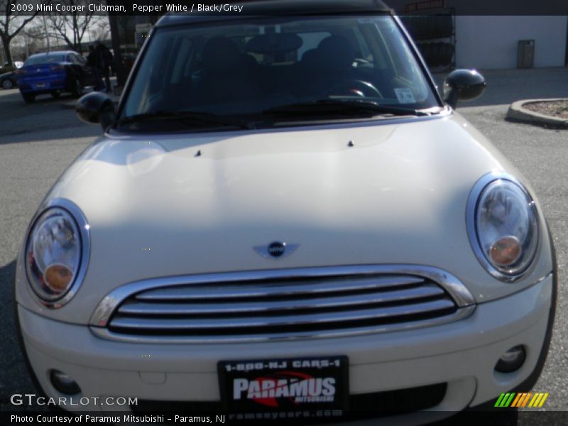 Pepper White / Black/Grey 2009 Mini Cooper Clubman