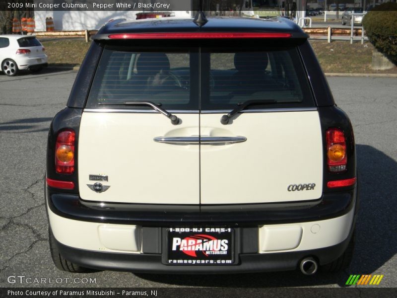 Pepper White / Black/Grey 2009 Mini Cooper Clubman