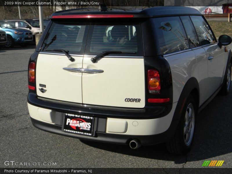 Pepper White / Black/Grey 2009 Mini Cooper Clubman