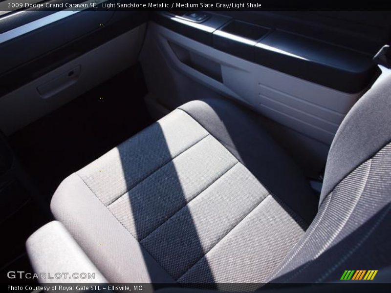 Light Sandstone Metallic / Medium Slate Gray/Light Shale 2009 Dodge Grand Caravan SE