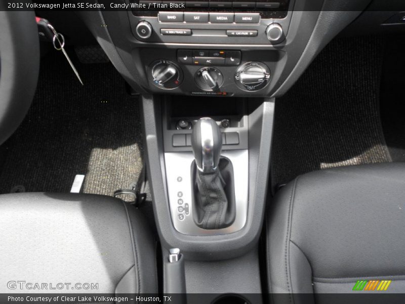 Candy White / Titan Black 2012 Volkswagen Jetta SE Sedan