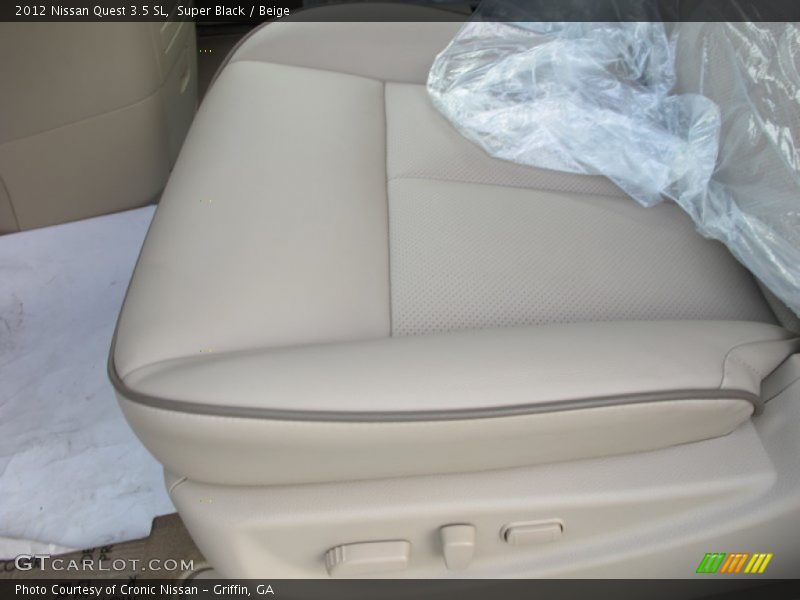 Front Seat of 2012 Quest 3.5 SL