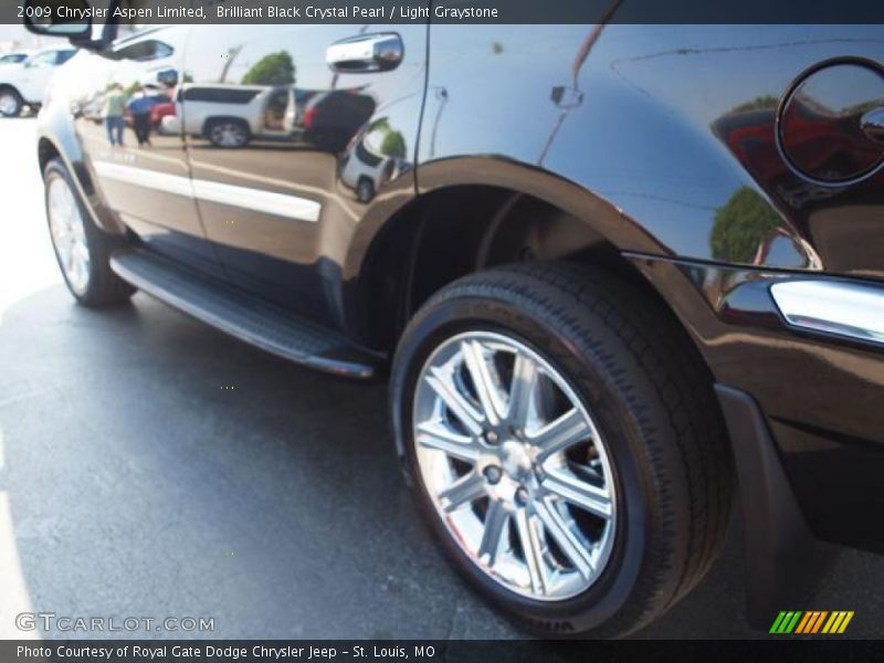 Brilliant Black Crystal Pearl / Light Graystone 2009 Chrysler Aspen Limited