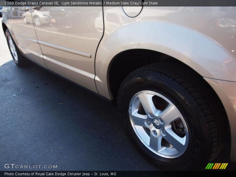 Light Sandstone Metallic / Medium Slate Gray/Light Shale 2009 Dodge Grand Caravan SE