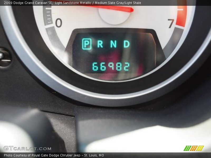 Light Sandstone Metallic / Medium Slate Gray/Light Shale 2009 Dodge Grand Caravan SE