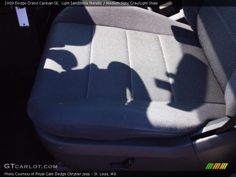 Light Sandstone Metallic / Medium Slate Gray/Light Shale 2009 Dodge Grand Caravan SE