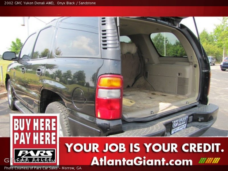 Onyx Black / Sandstone 2002 GMC Yukon Denali AWD