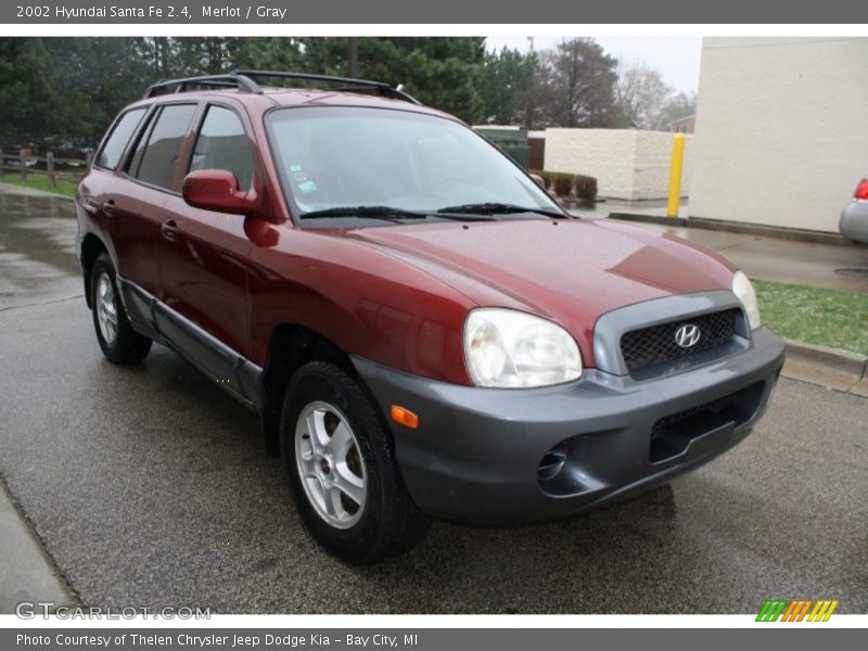 Front 3/4 View of 2002 Santa Fe 2.4
