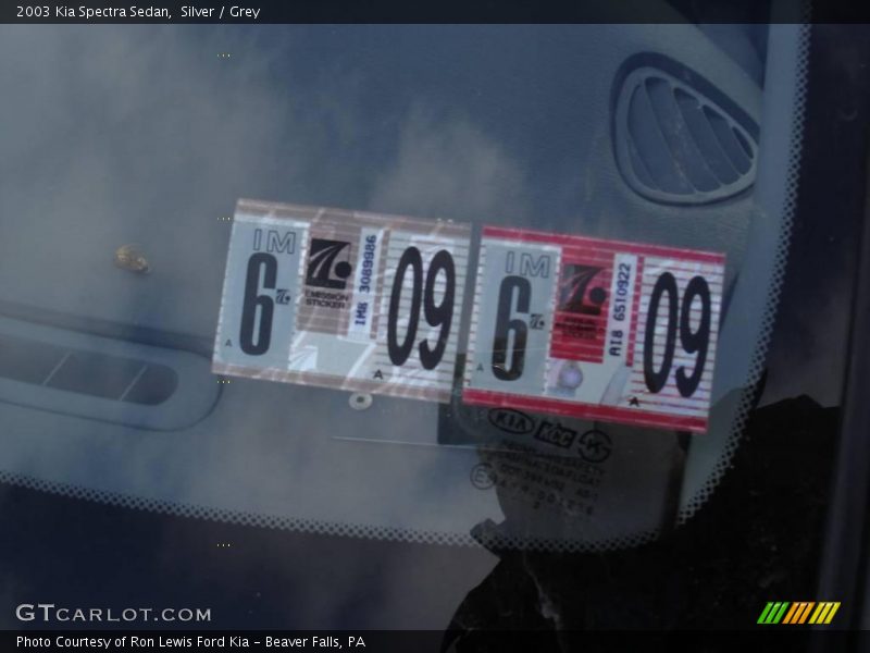 Silver / Grey 2003 Kia Spectra Sedan