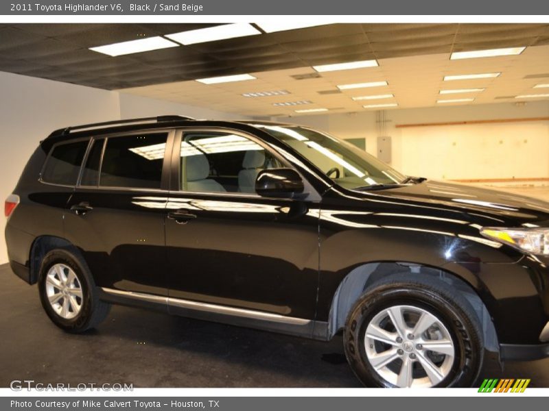 Black / Sand Beige 2011 Toyota Highlander V6