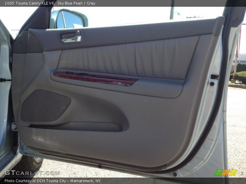 Sky Blue Pearl / Gray 2005 Toyota Camry XLE V6