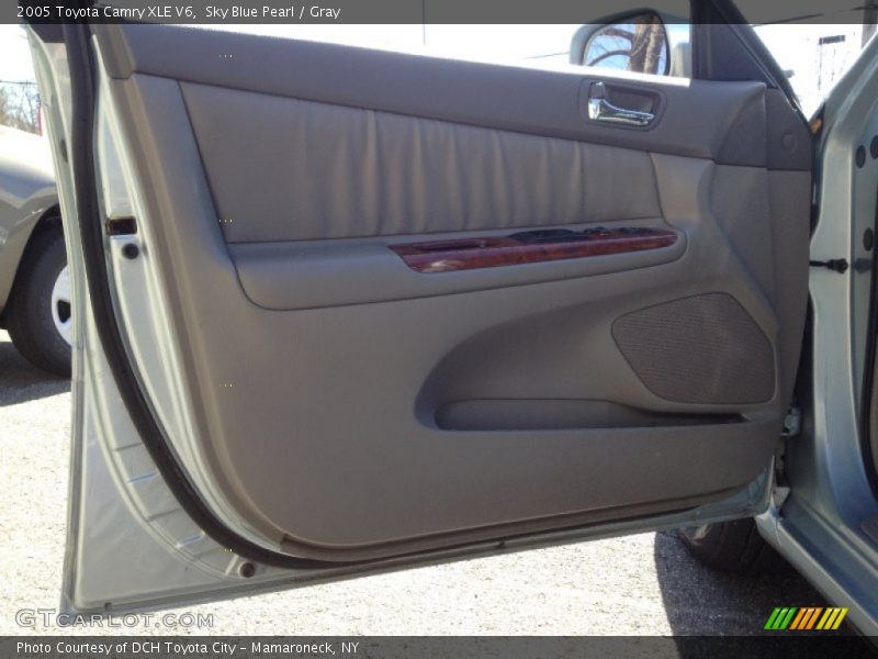 Sky Blue Pearl / Gray 2005 Toyota Camry XLE V6