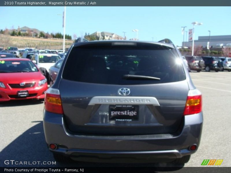 Magnetic Gray Metallic / Ash 2010 Toyota Highlander